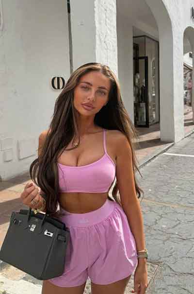 Nadine, 25 Jahre